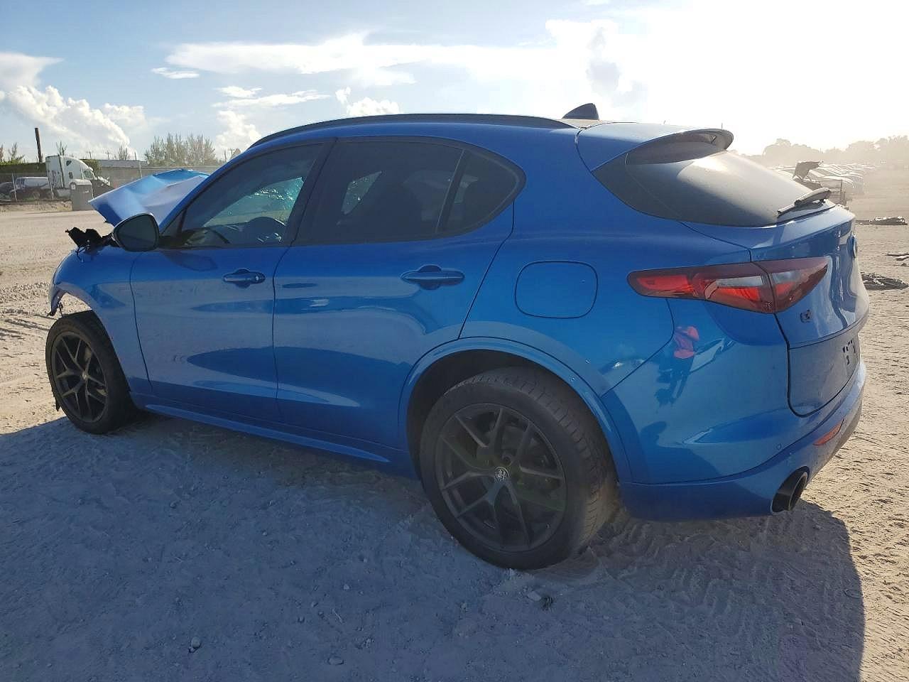 2020 Alfa Stelvio VIN ZASPAKAN3L7C76581 photo 2