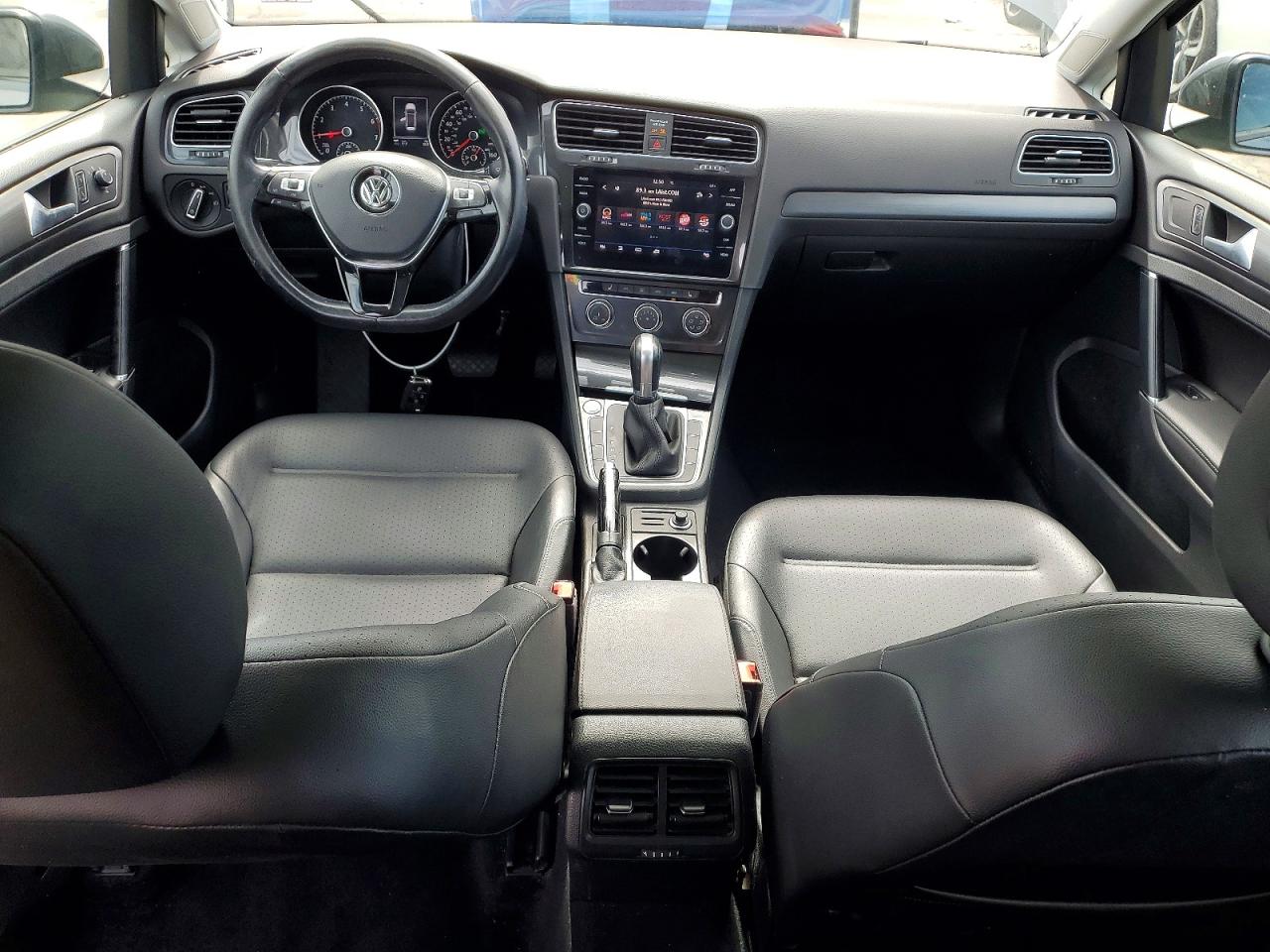 2018 Volkswagen Golf VIN 3VWD17AU3JM758905 photo 8