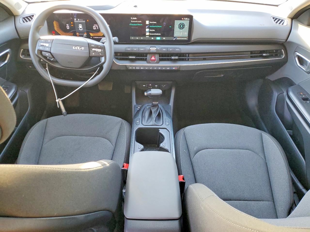 2025 Kia K4 lx VIN 3KPFT4DE9SE238292 photo 8