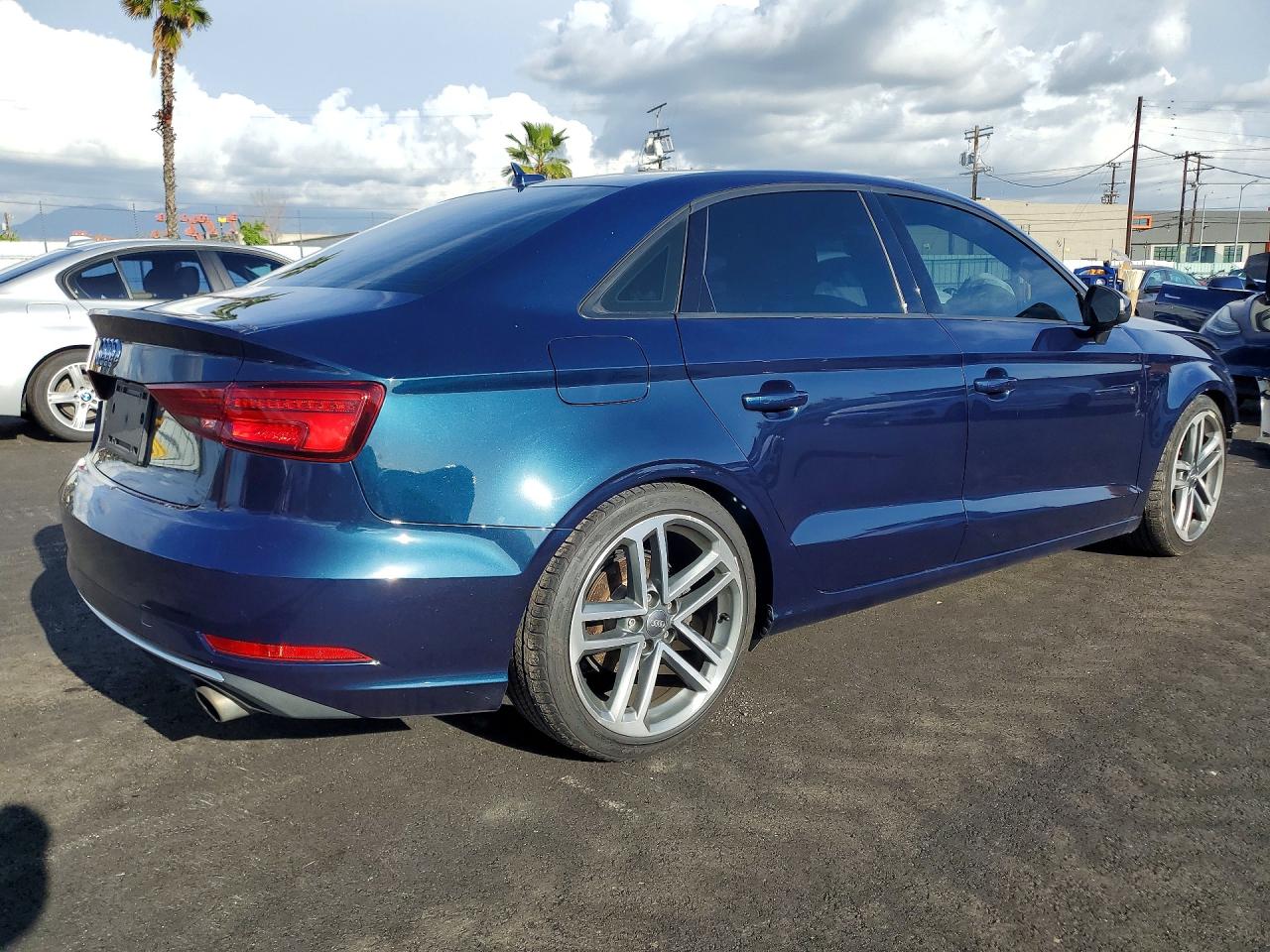 2018 Audi A3 VIN WAUB8GFF5J1033753 photo 3