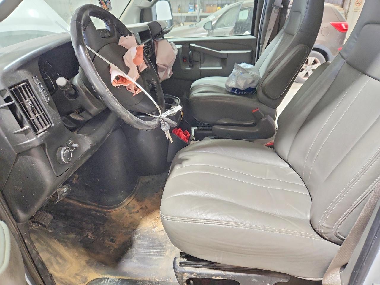 2023 Chevrolet Express VIN 1GCWGAFP0P1259348 photo 7