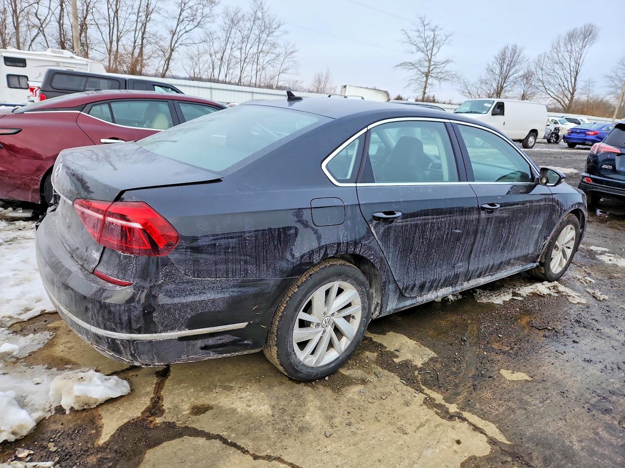 2018 Volkswagen Passat VIN 1VWBA7A34JC010826 photo 3