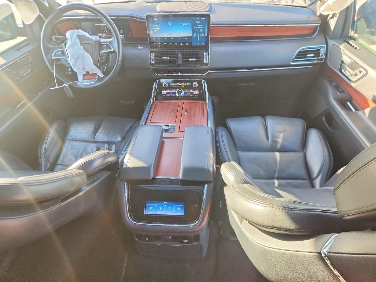2024 Lincoln Navigator VIN 5LMJJ2LG6REL02715 photo 8