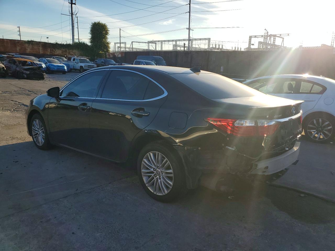 2015 Lexus ES350 VIN JTHBK1GG4F2197018 photo 2