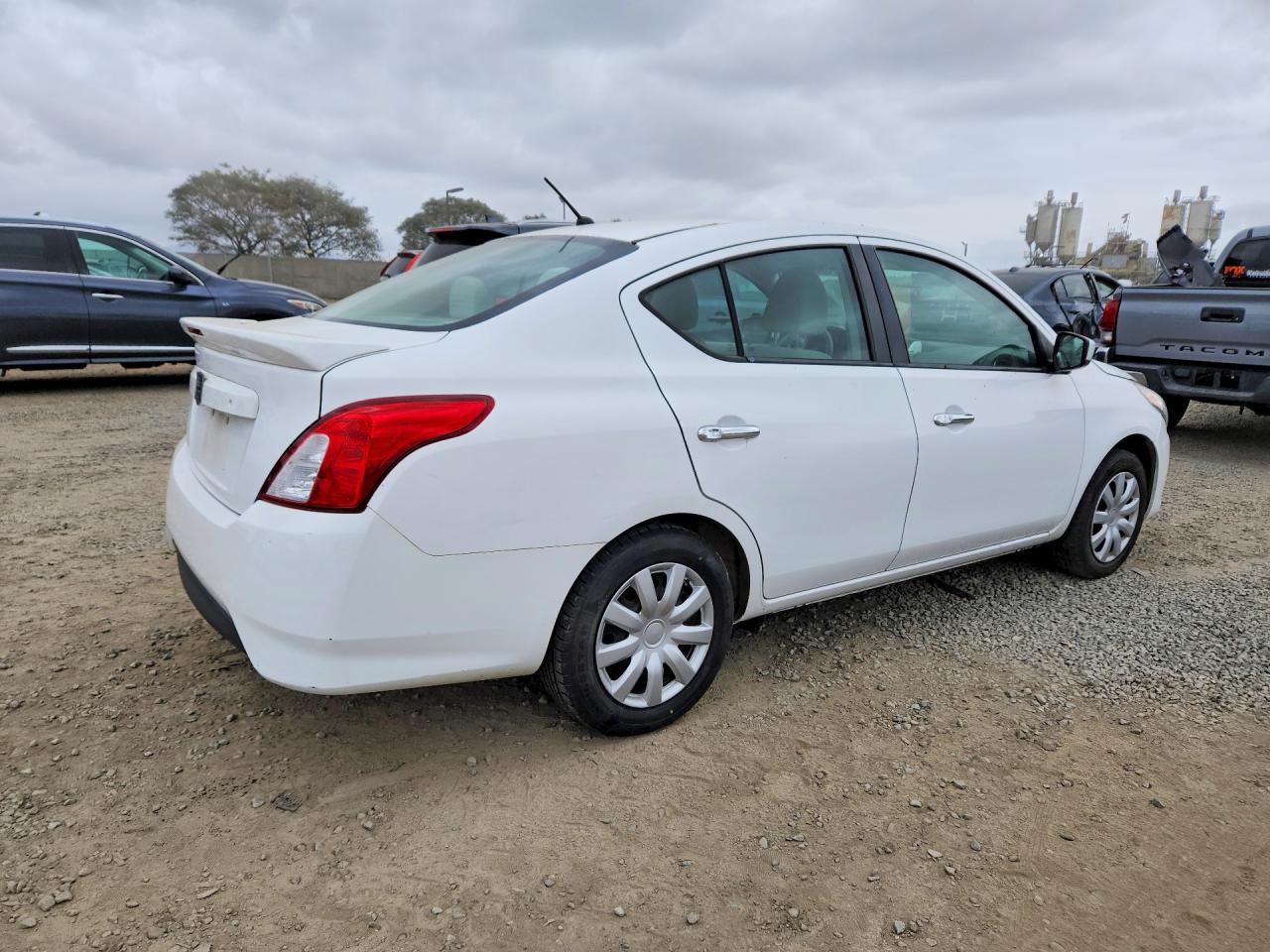 2016 NISS Versa VIN 3N1CN7AP1GL856863 photo 3