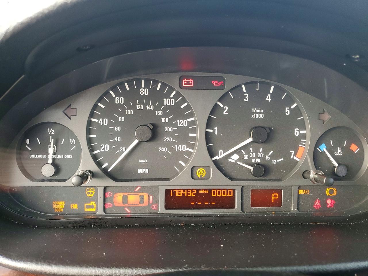 2005 BMW 3 series VIN WBAEV33495KX13267 photo 9