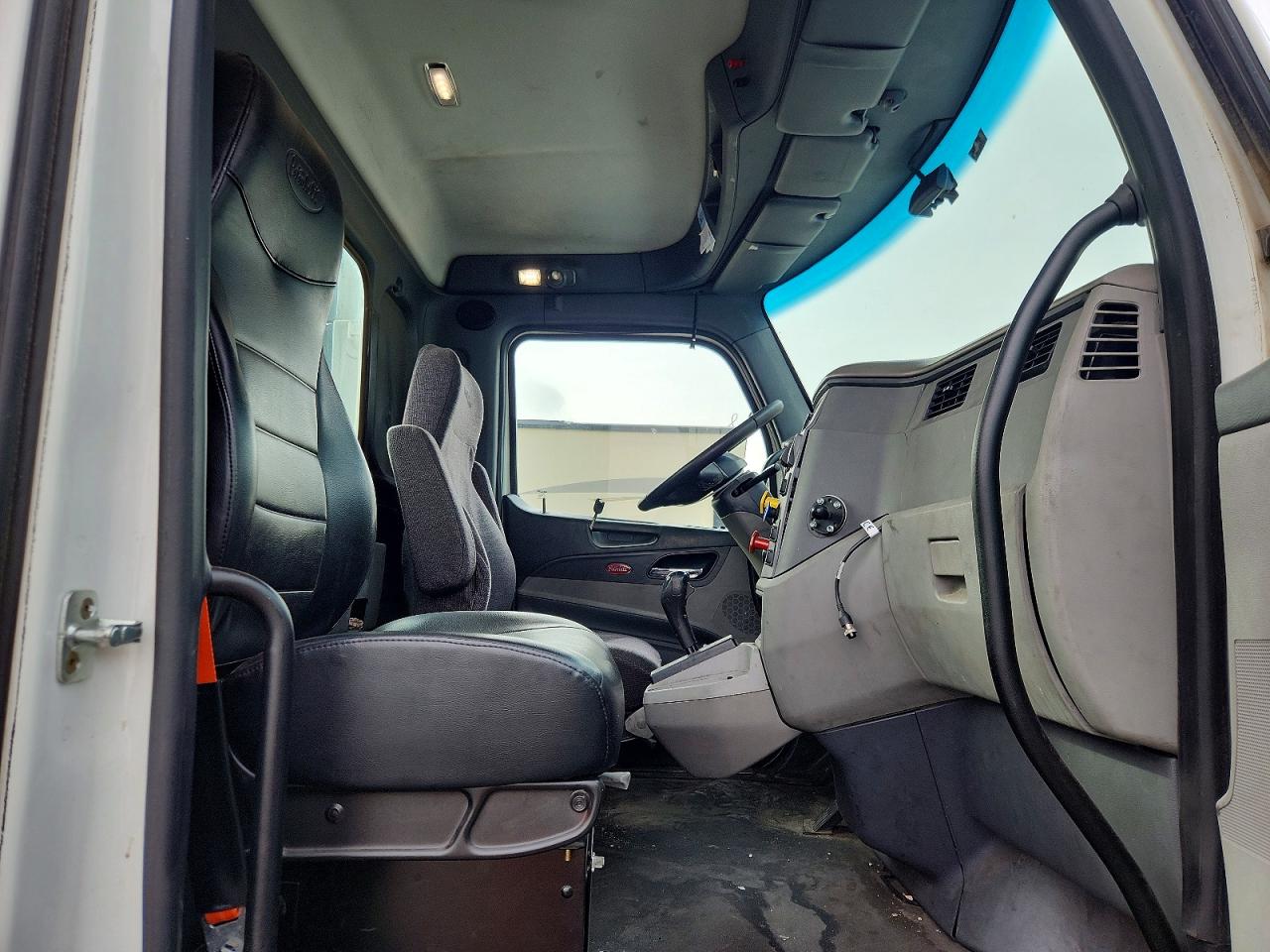 2016 PETERBILT All models VIN 1XPBA48X6GD339474 photo 5