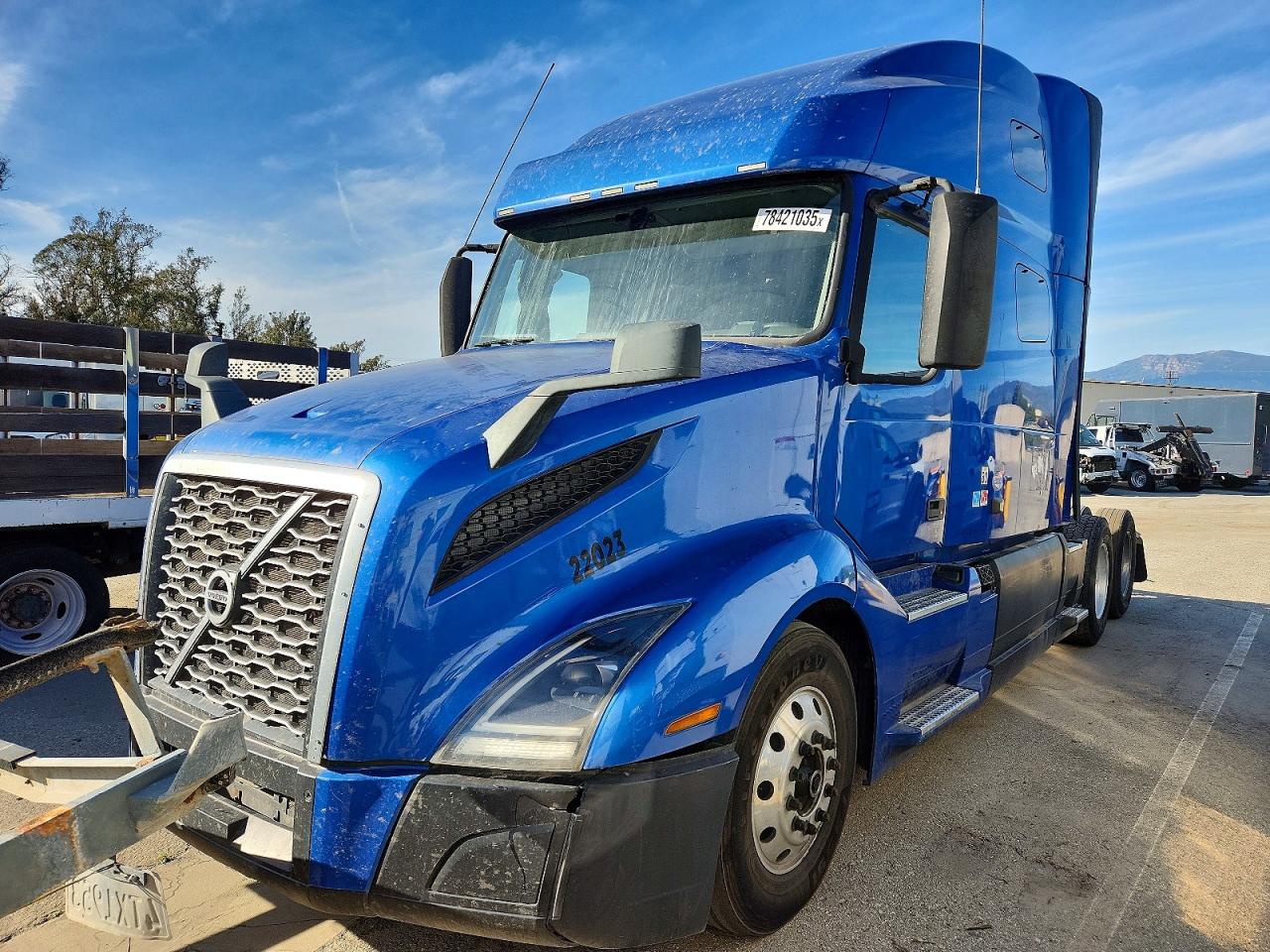 2019 Volvo Vn VIN 4V4NC9EH2KN201165 photo 2