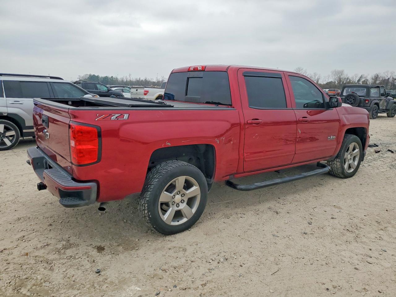 2018 Chevrolet All models VIN 3GCUKREC4JG545845 photo 3