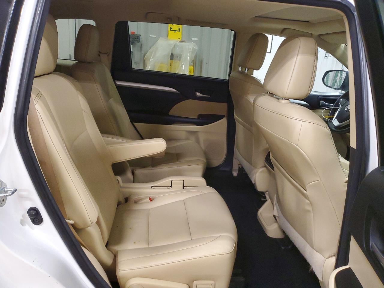 2017 Toyota Highlander VIN 5TDJZRFH9HS356838 photo 11