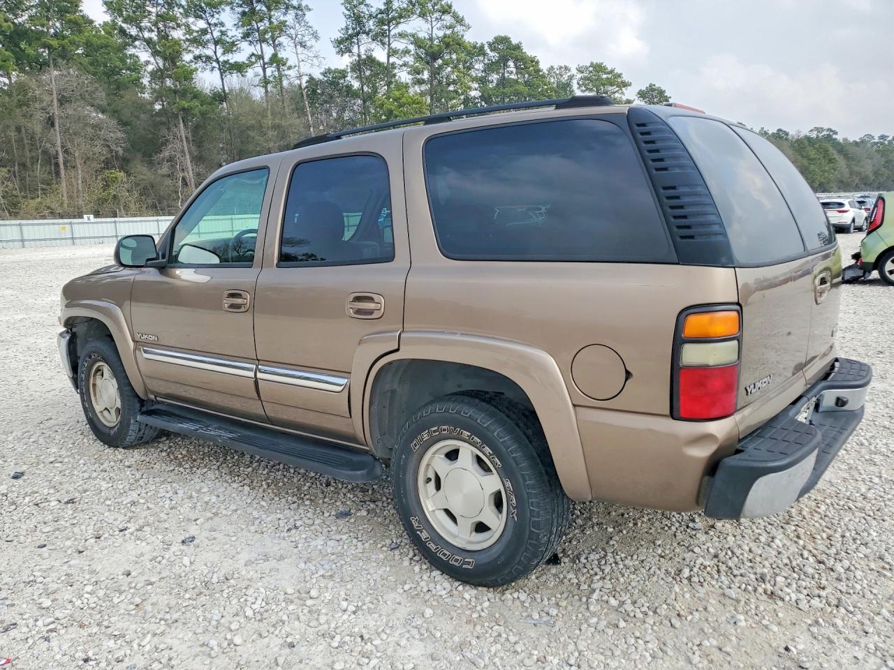 2004 GMC Yukon VIN 1GKEC13V94R265192 photo 2