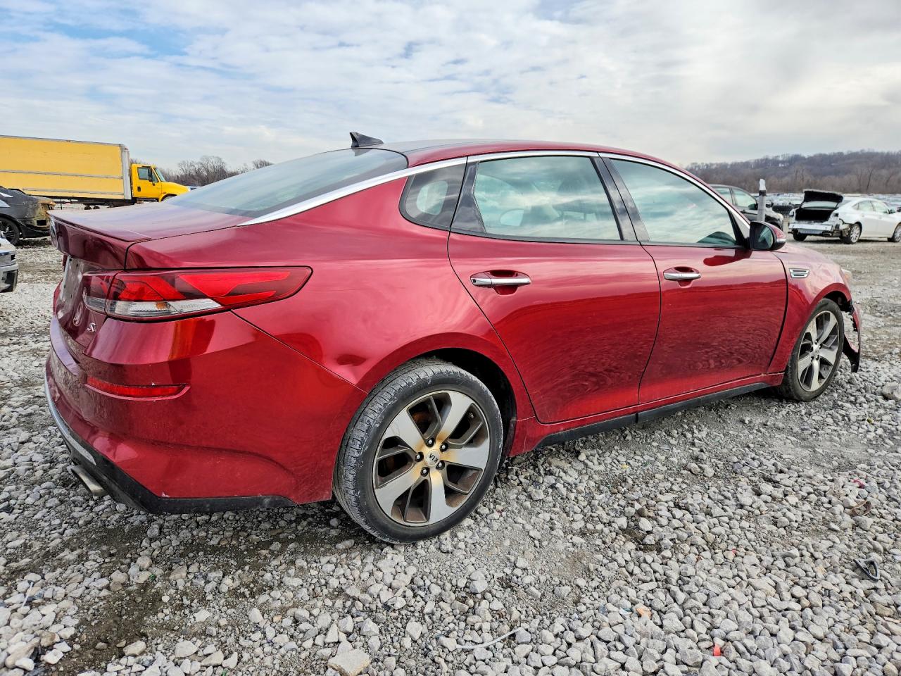 2019 KIA Optima s VIN 5XXGT4L31KG371110 photo 3