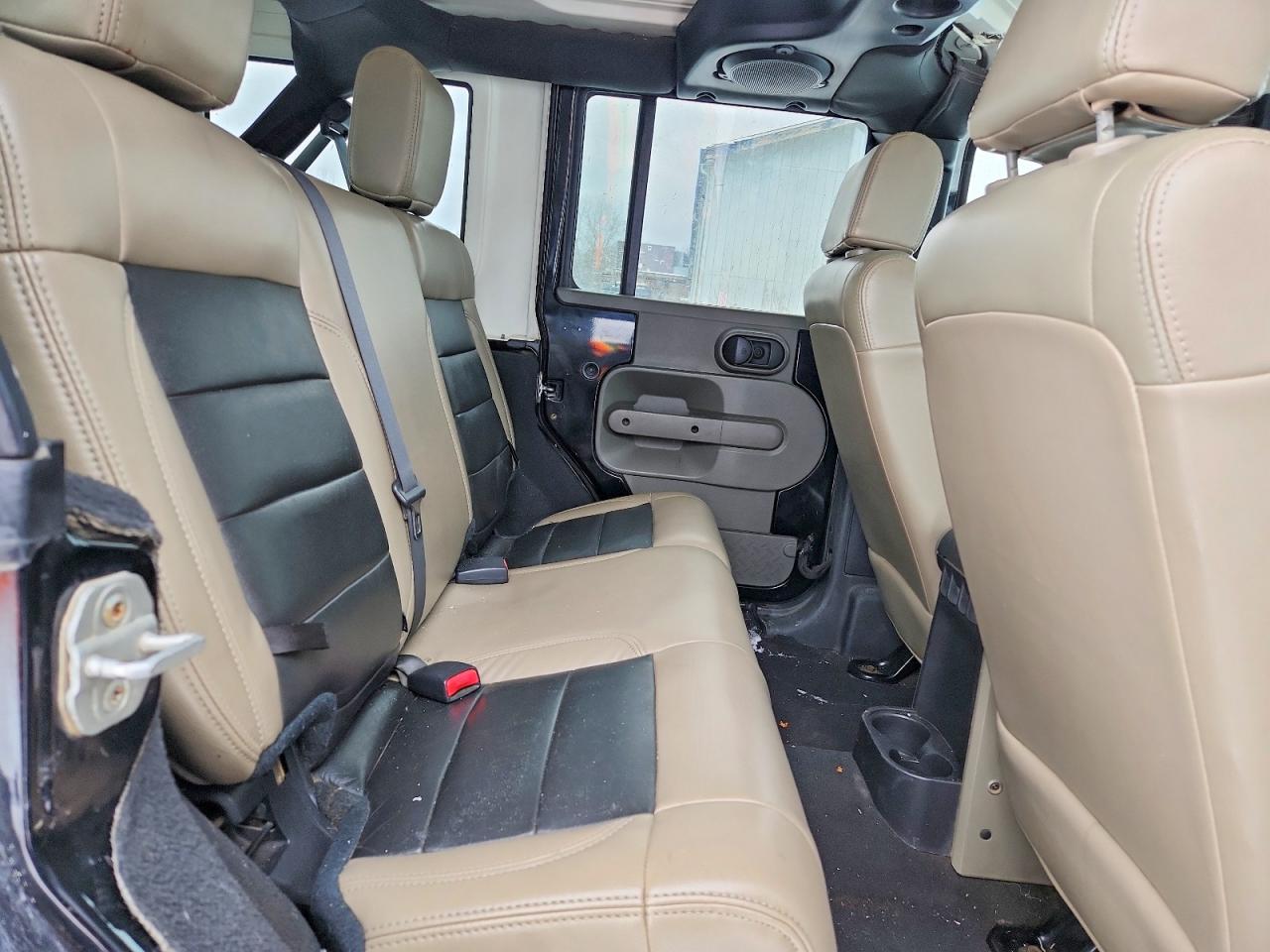 2008 Jeep Wrangler / VIN 1J4GA59148L637126 photo 11