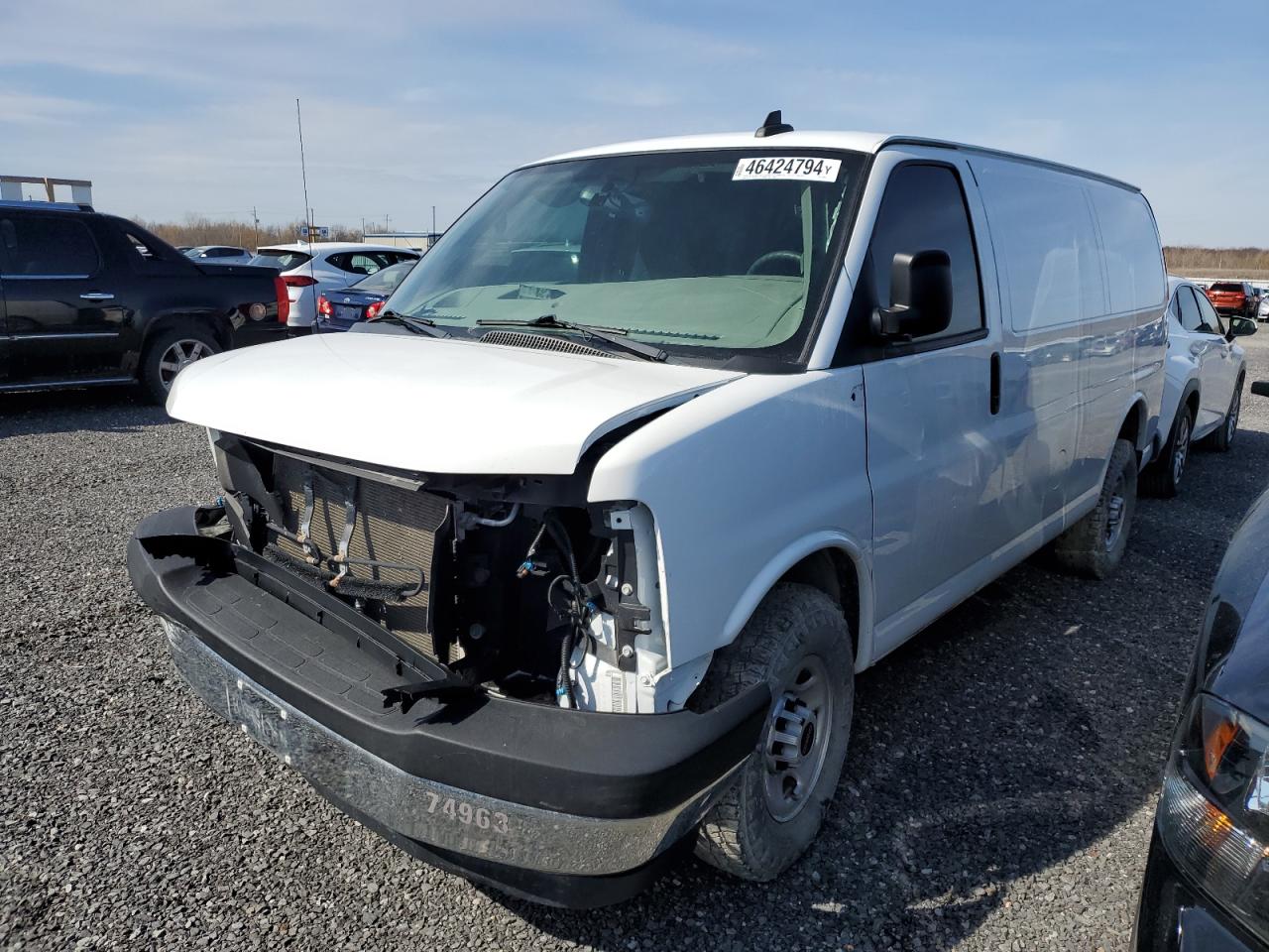 2018 GMC Savana VIN 1GTW7AFG1J1242601 photo 1
