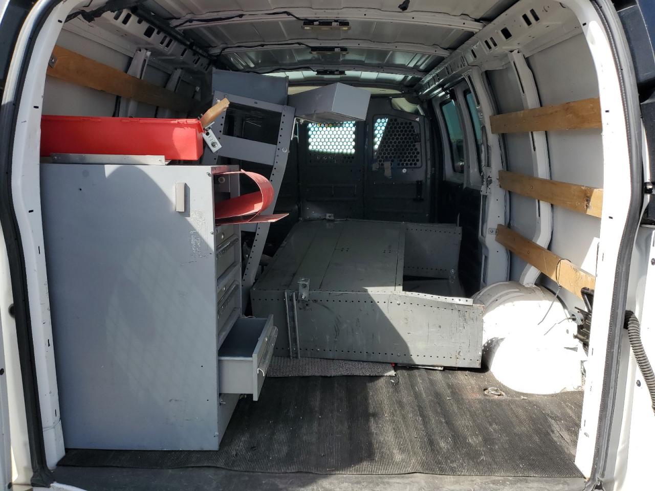 2017 GMC Savana VIN 1GTW7AFF4H1913812 photo 10