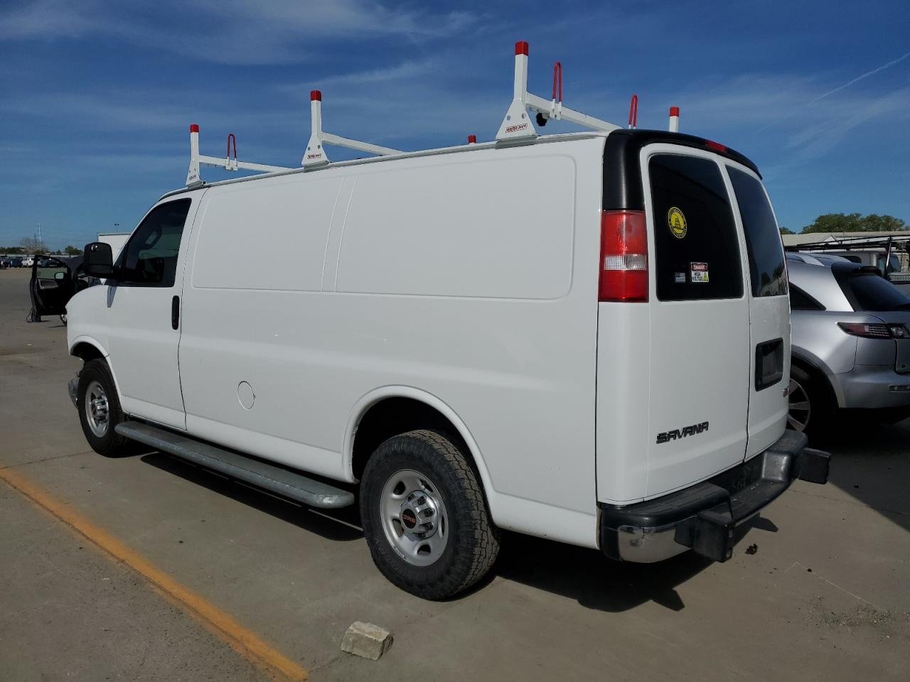2017 GMC Savana VIN 1GTW7AFF4H1913812 photo 2