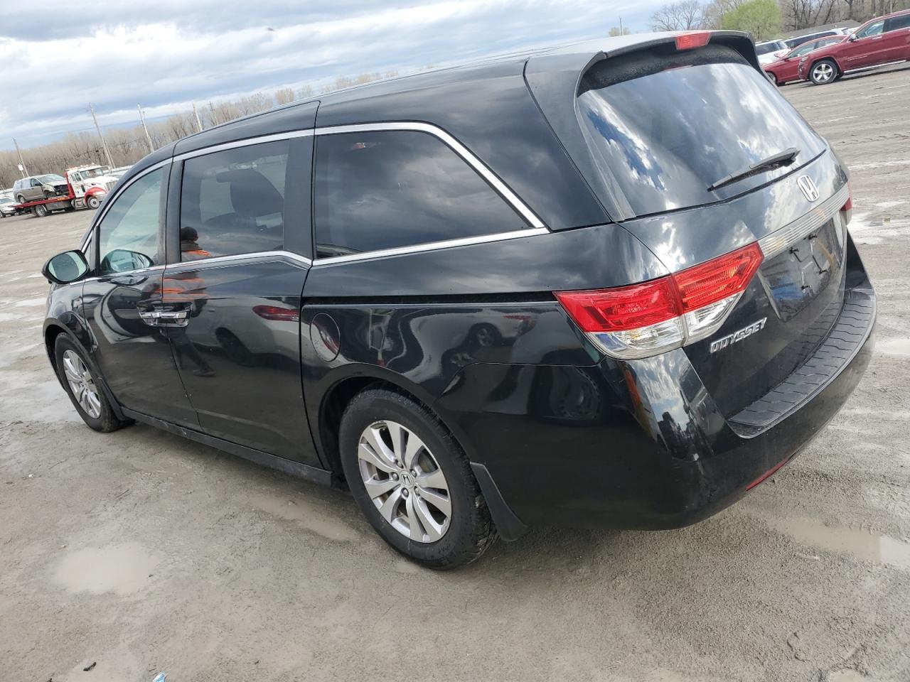 2015 HONDA Odyssey VIN 5FNRL5H43FB001818 photo 2