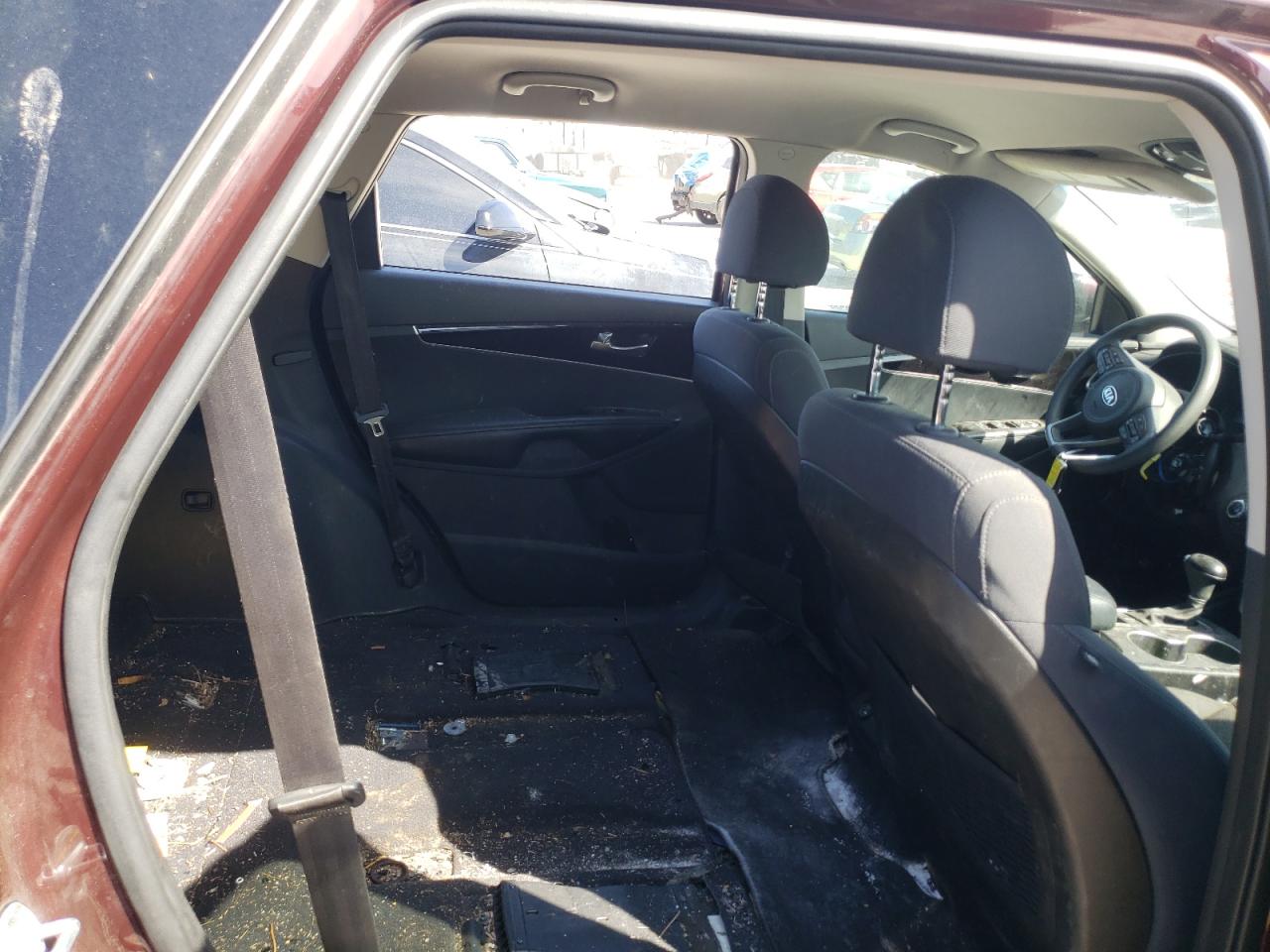 2018 Kia Sorento VIN 5XYPG4A58JG394628 photo 10