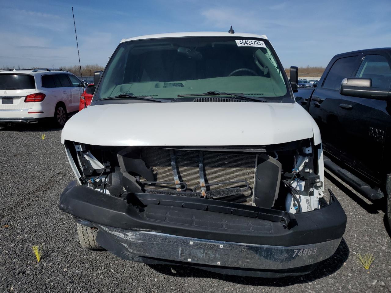2018 GMC Savana VIN 1GTW7AFG1J1242601 photo 3