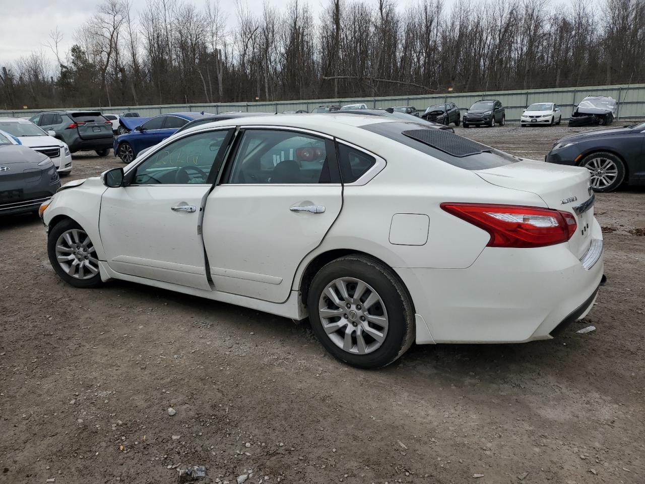 2017 NISSAN Altima VIN 1N4AL3AP0HC130658 photo 2