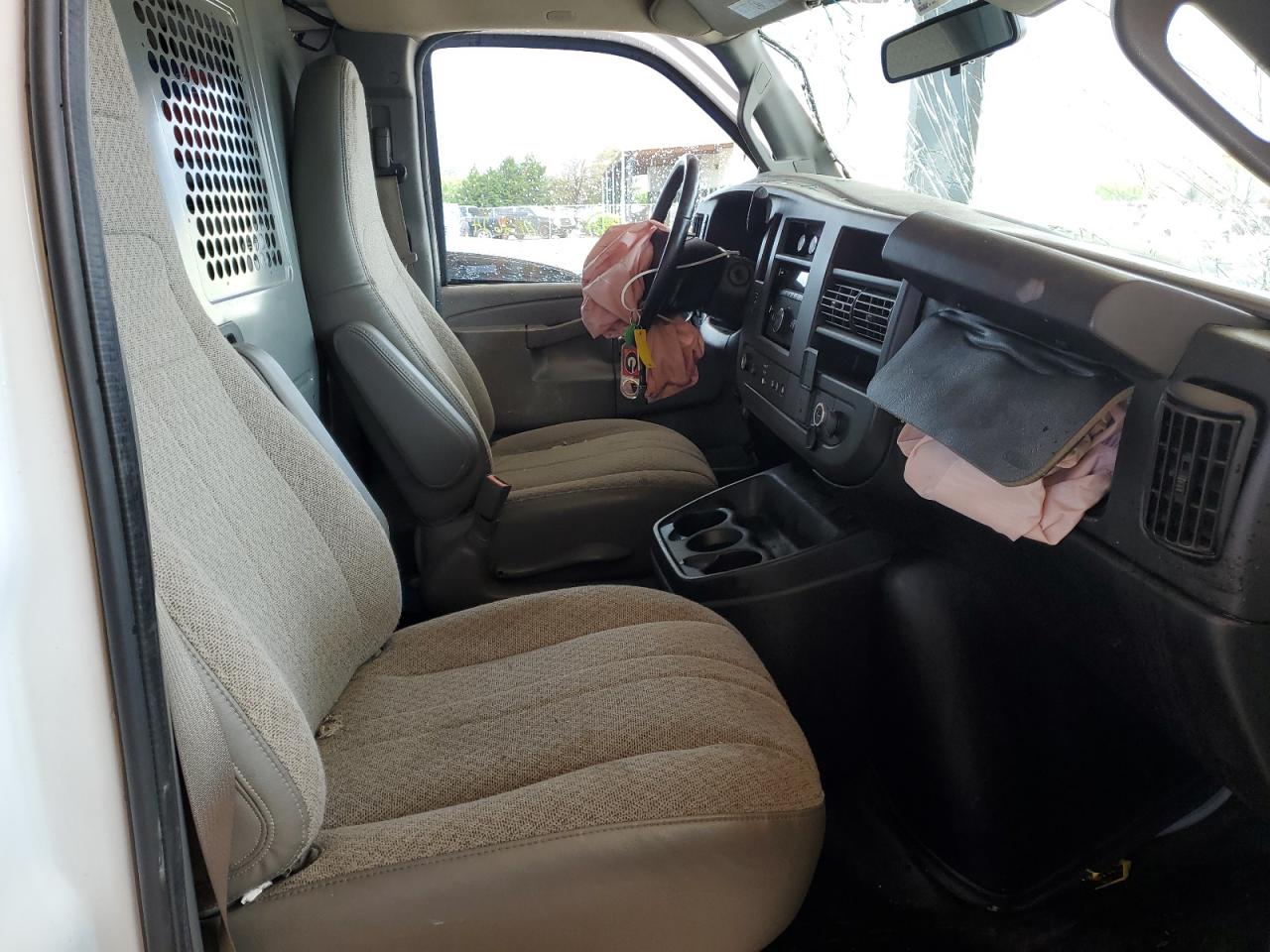 2020 Chevrolet Express VIN 1GCZGGFGXL1220213 photo 7