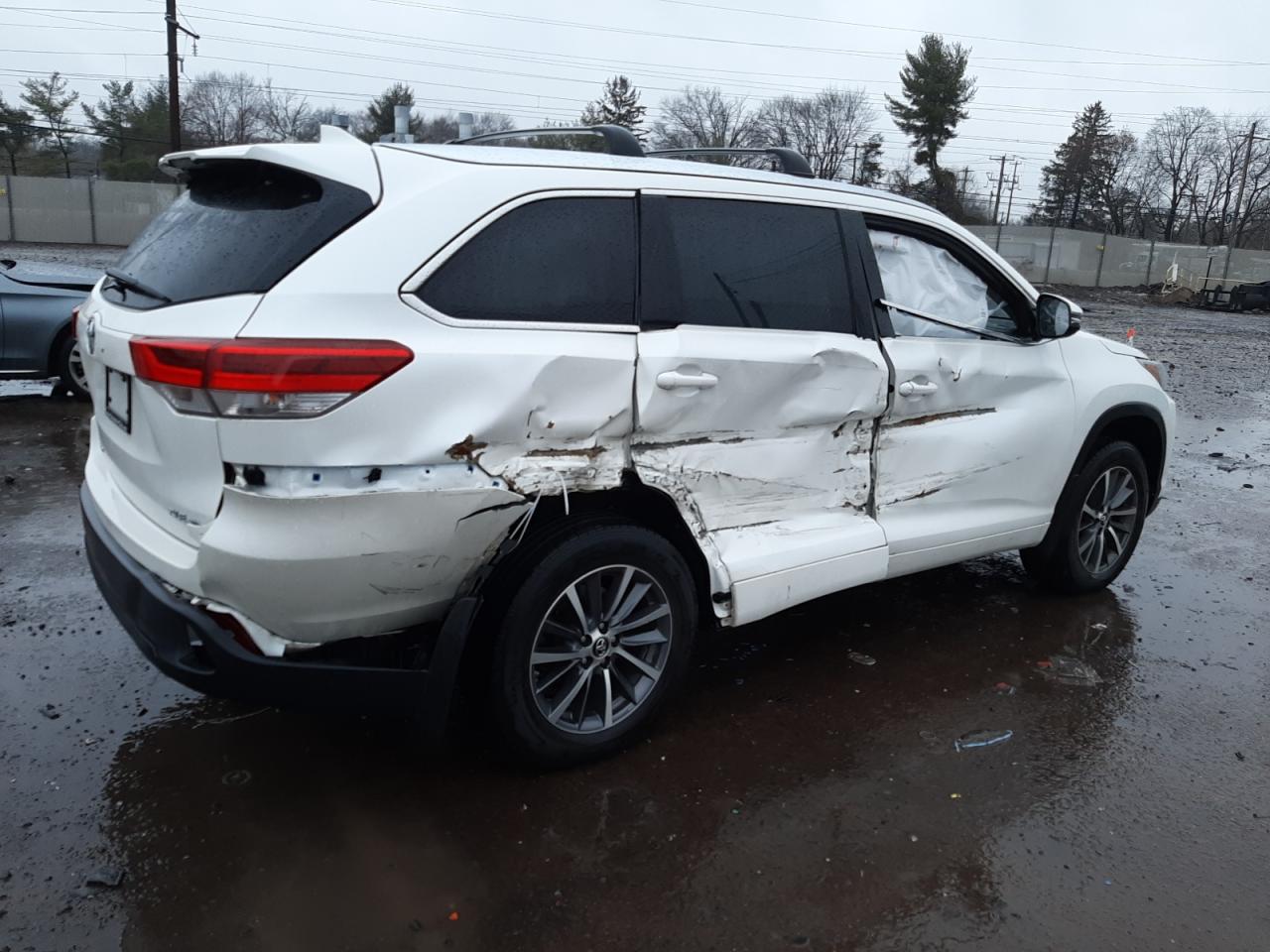 2018 Toyota Highlander VIN 5TDJZRFHXJS908336 photo 3