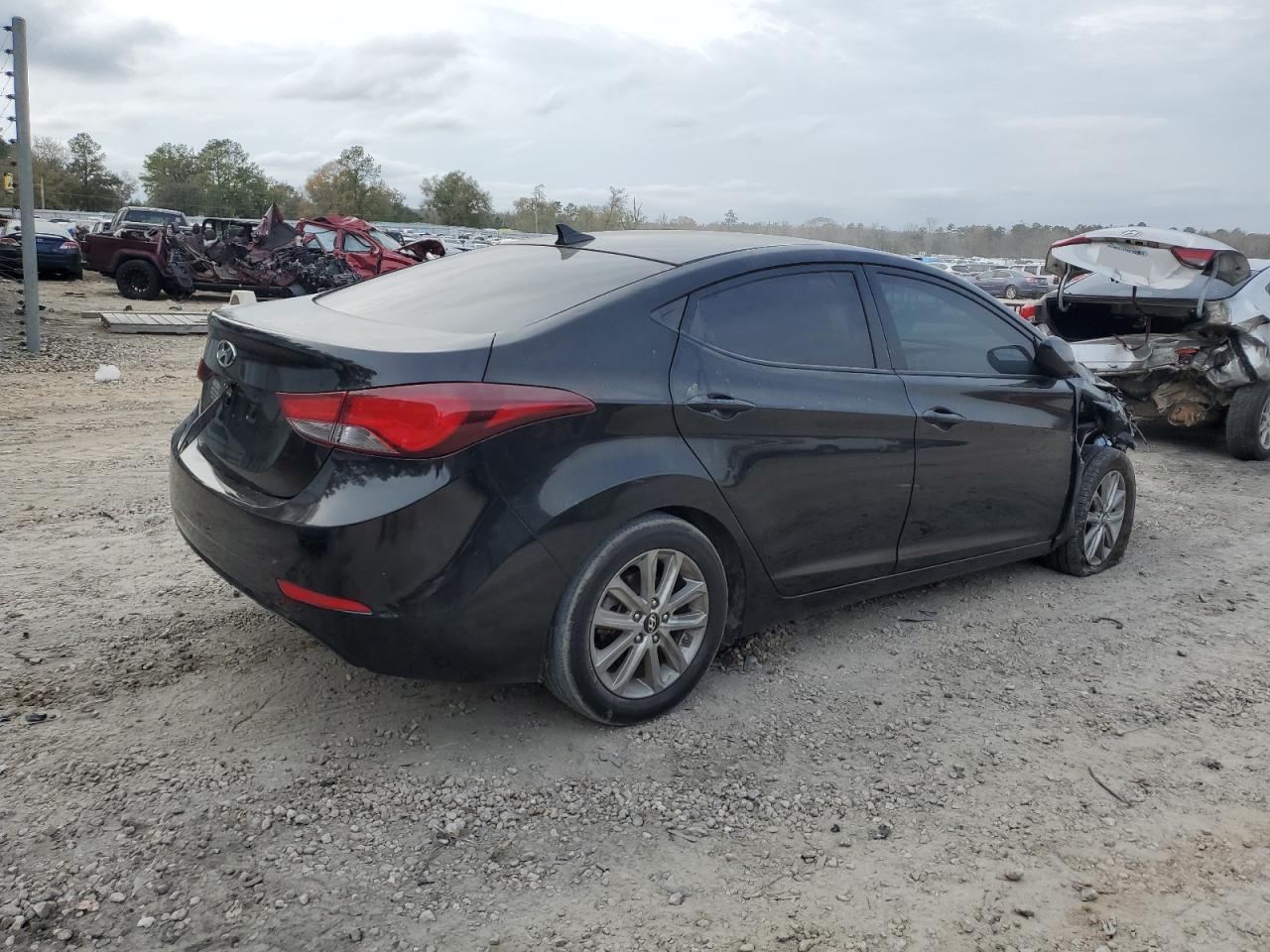 2015 HYUNDAI Elantra VIN 5NPDH4AE1FH650298 photo 3