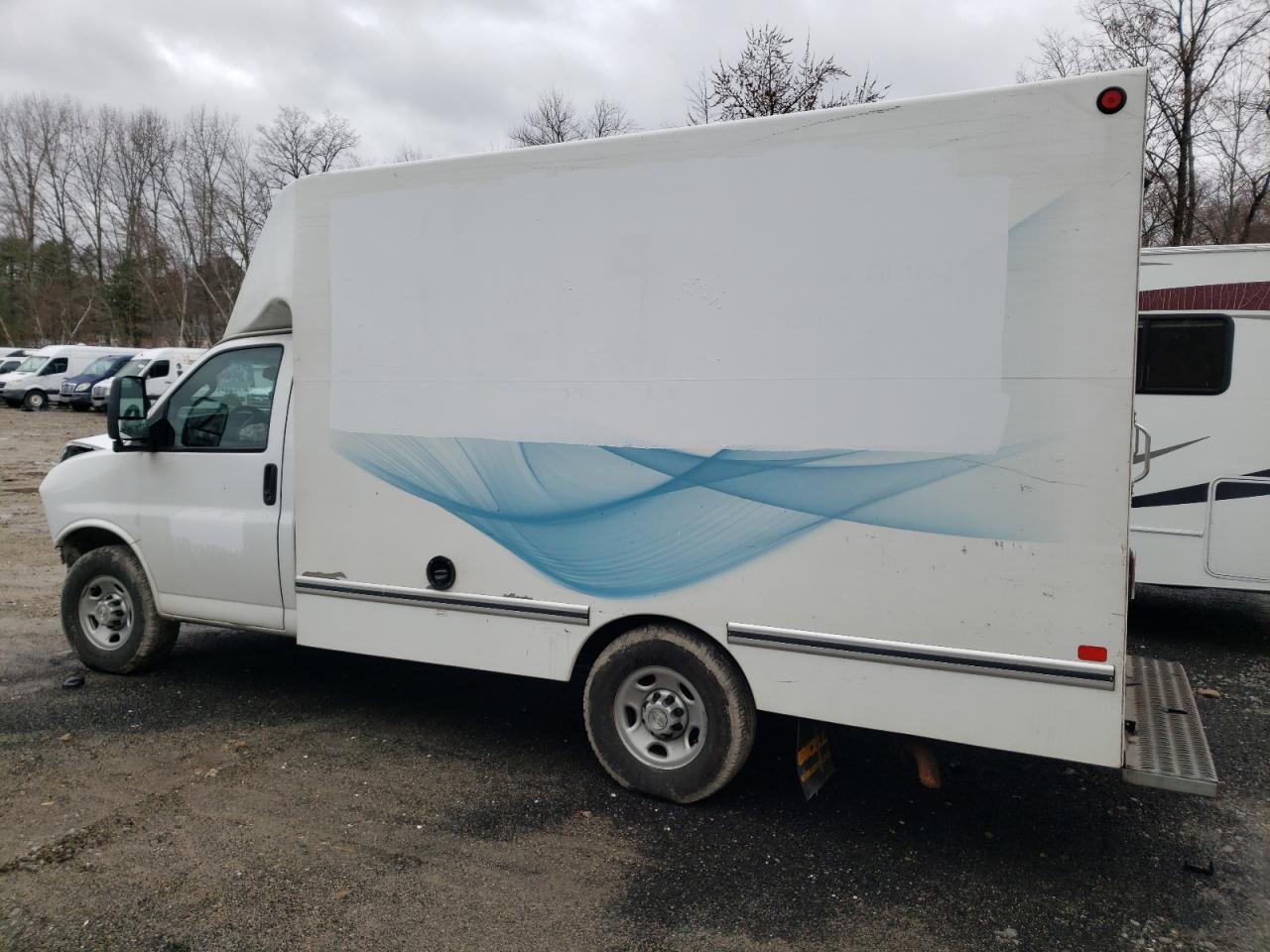 2019 CHEVROLET Express 2500 VIN 1GB0GRFG9K1365668 photo 2
