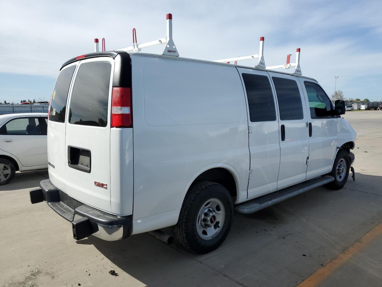 2017 GMC Savana VIN 1GTW7AFF4H1913812 photo 3