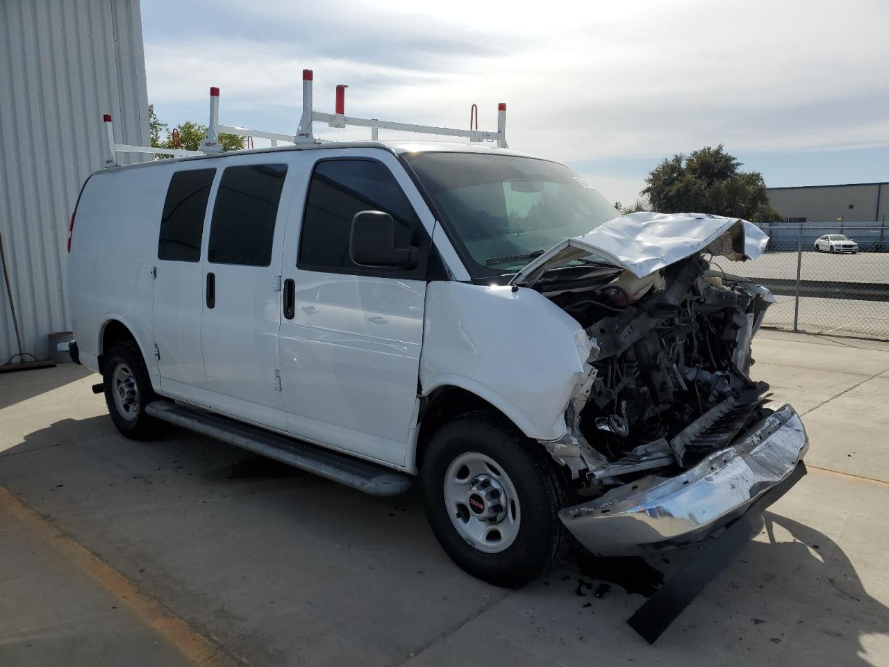 2017 GMC Savana VIN 1GTW7AFF4H1913812 photo 4