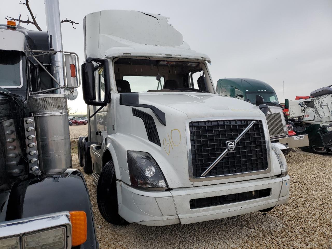 2018 VOLVO Vn VIN 4V4NC9EH0JN999664 photo 1