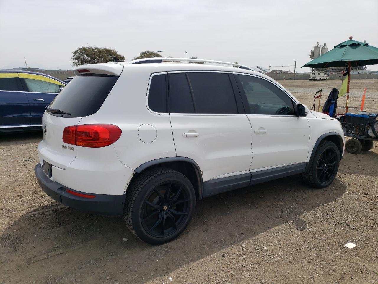 2012 VOLKSWAGEN Tiguan VIN WVGAV7AX6CW533297 photo 3