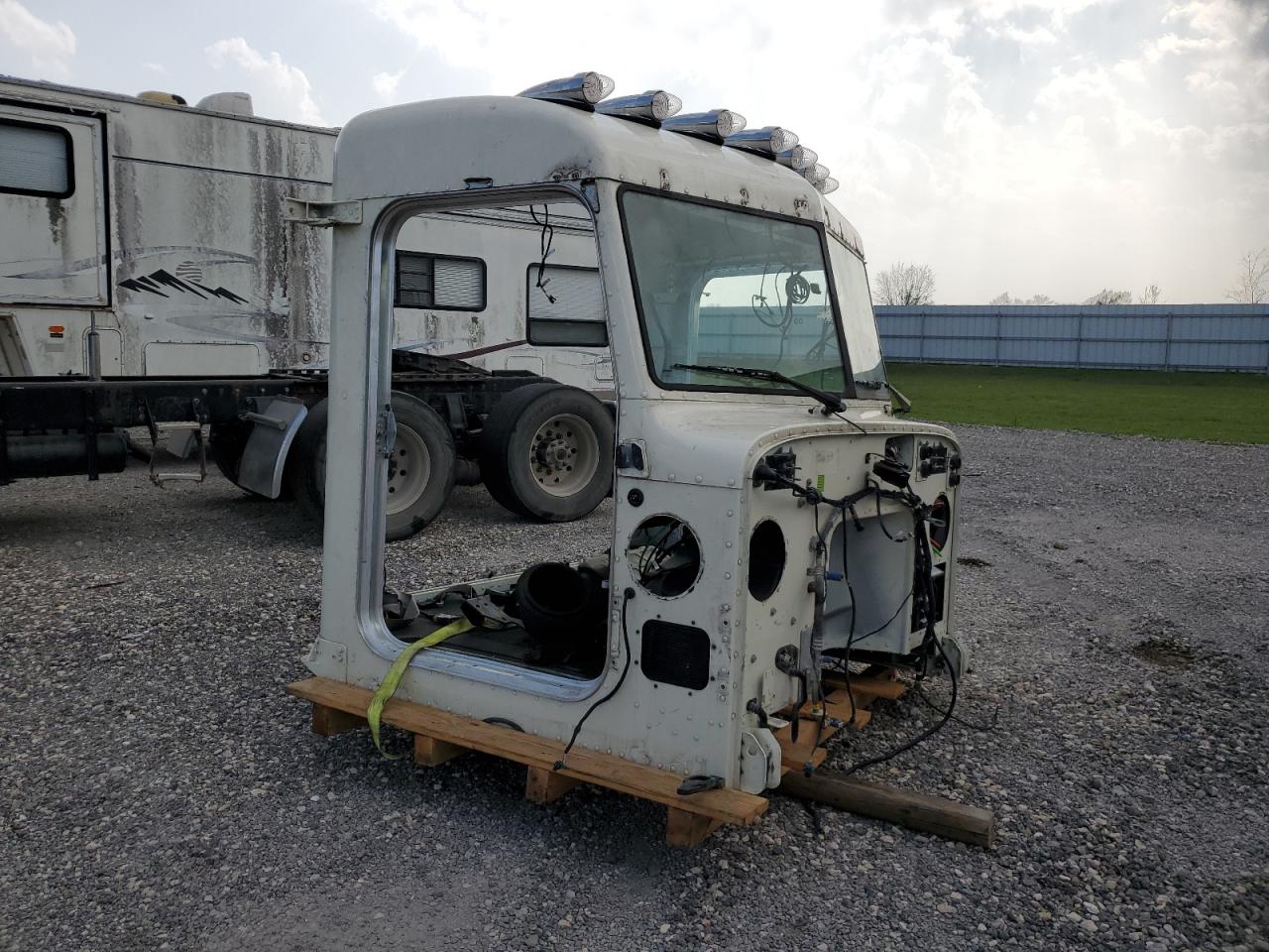 2022 PETERBILT 389 VIN 1XPXD49X1ND798499 photo 1
