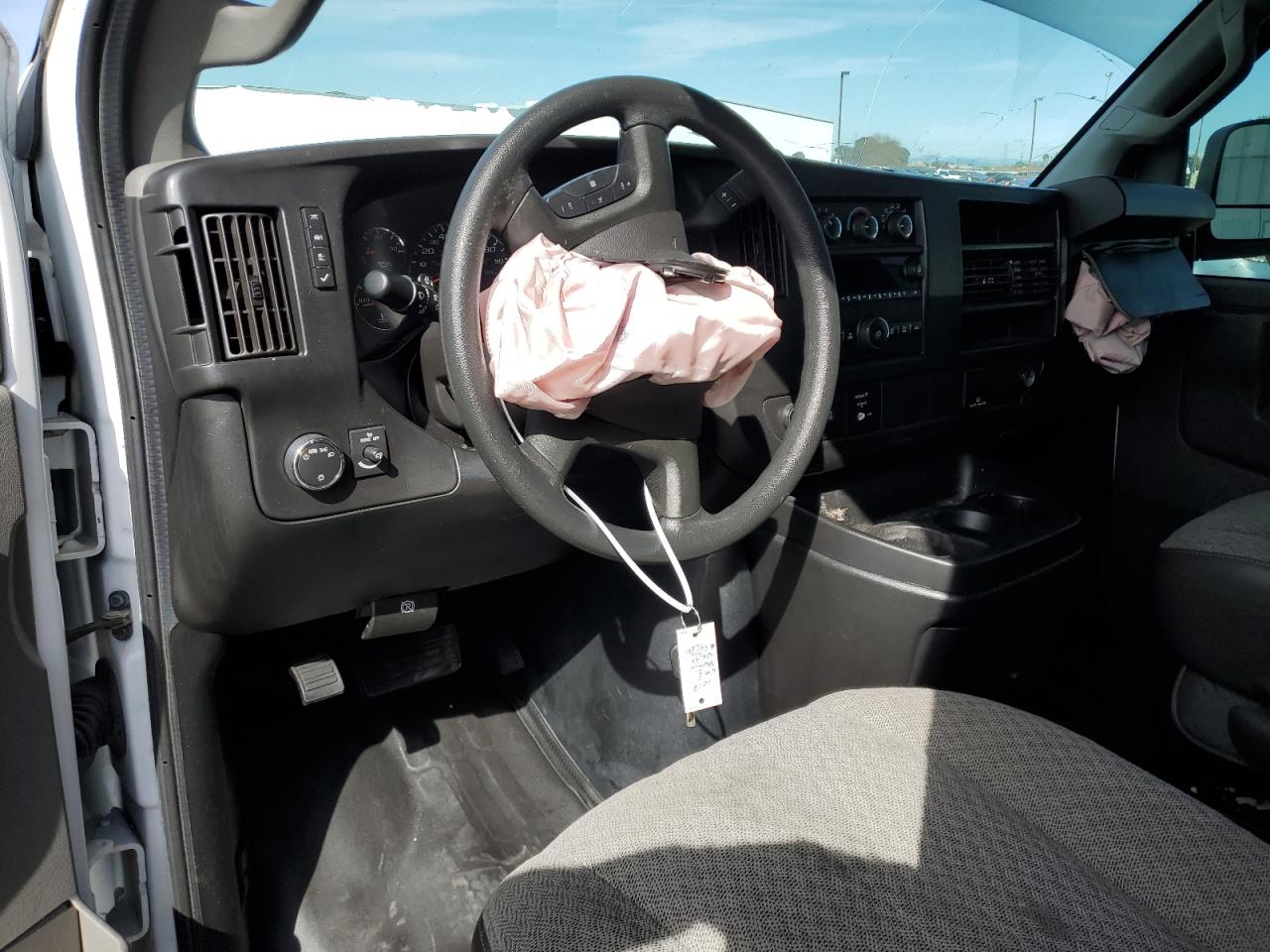 2017 GMC Savana VIN 1GTW7AFF4H1913812 photo 8