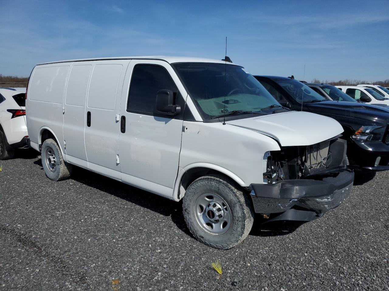 2018 GMC Savana VIN 1GTW7AFG1J1242601 photo 2