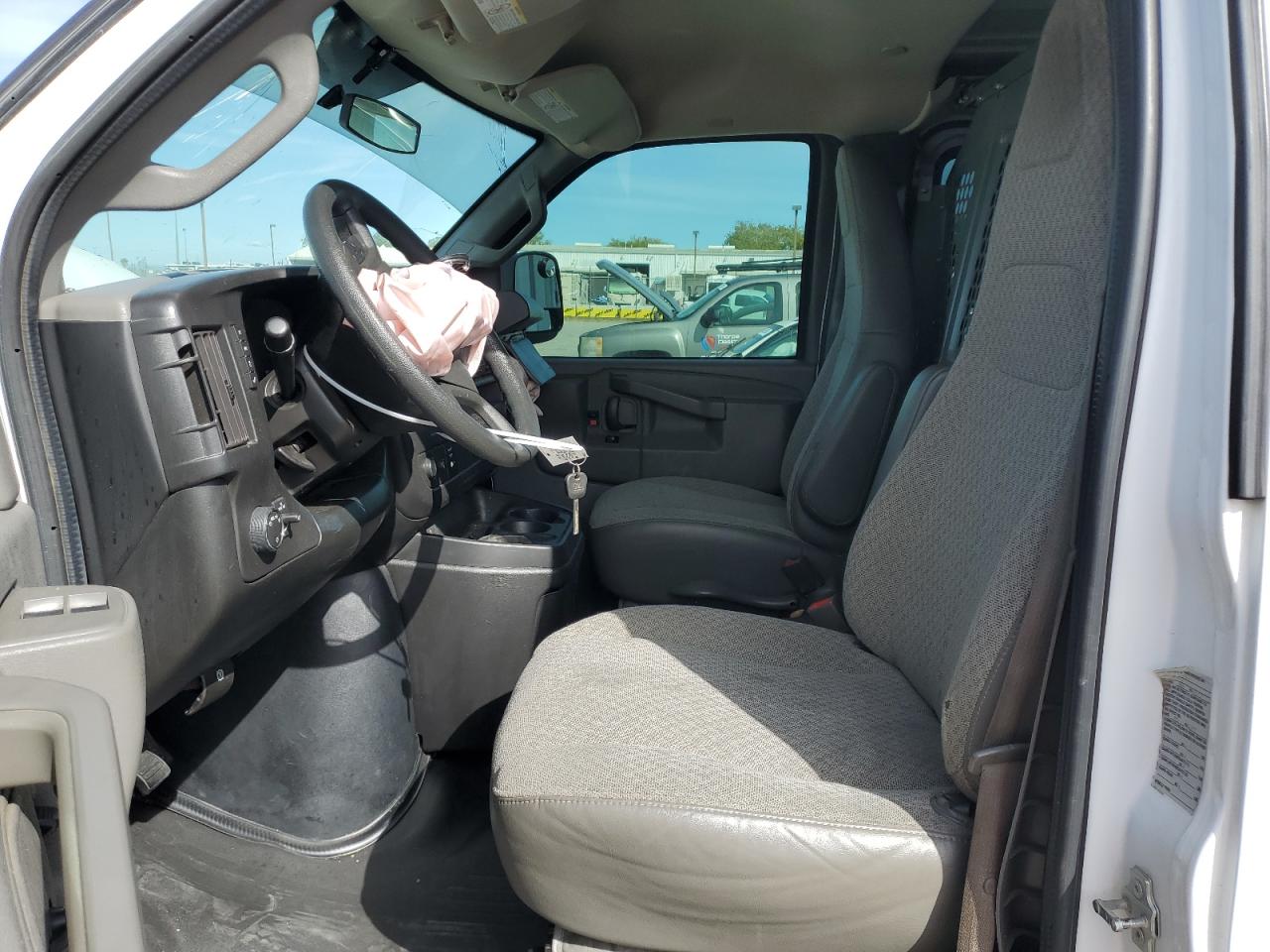 2017 GMC Savana VIN 1GTW7AFF4H1913812 photo 7