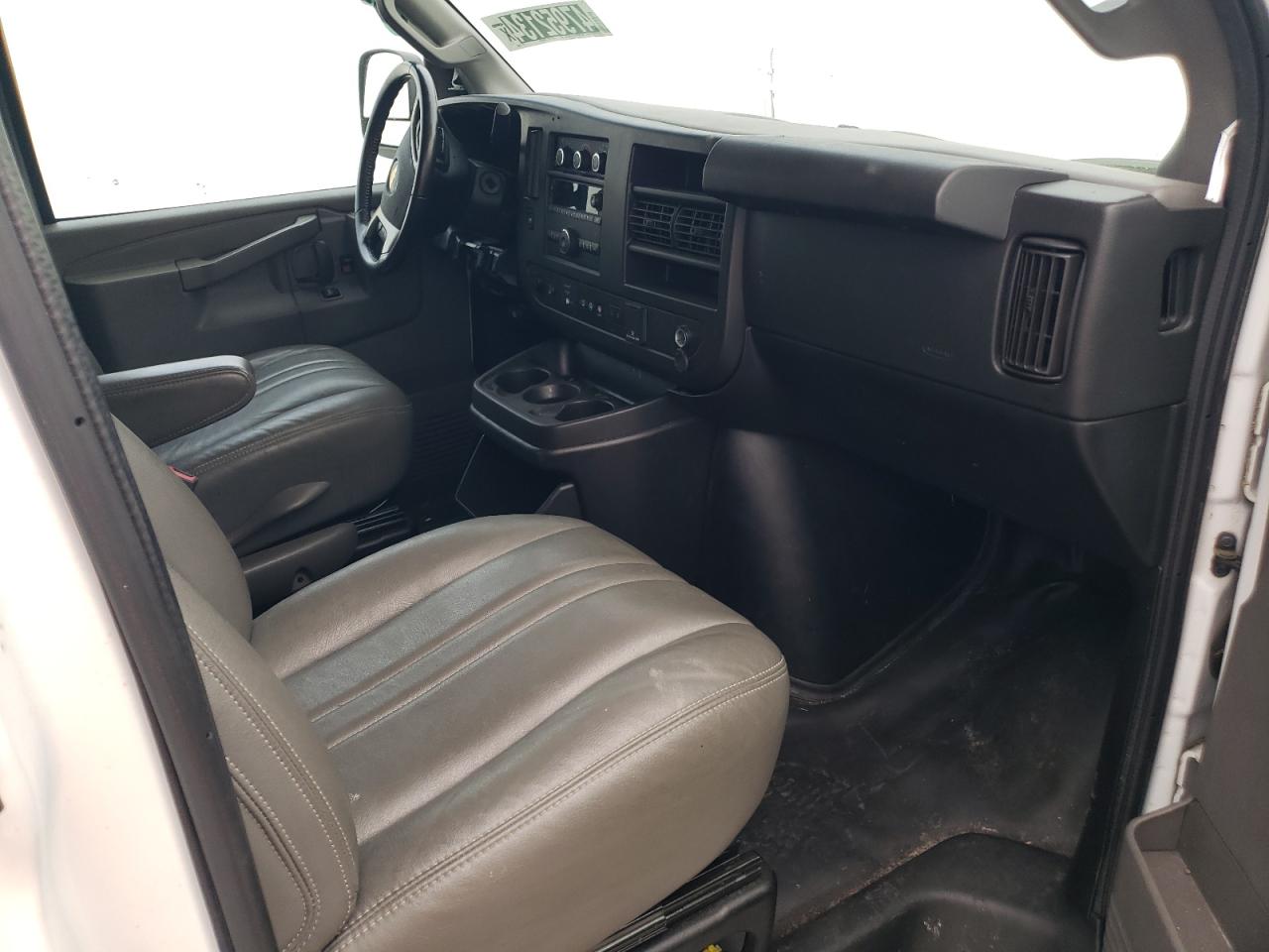 2019 CHEVROLET Express 2500 VIN 1GCWGAFP2K1275088 photo 8