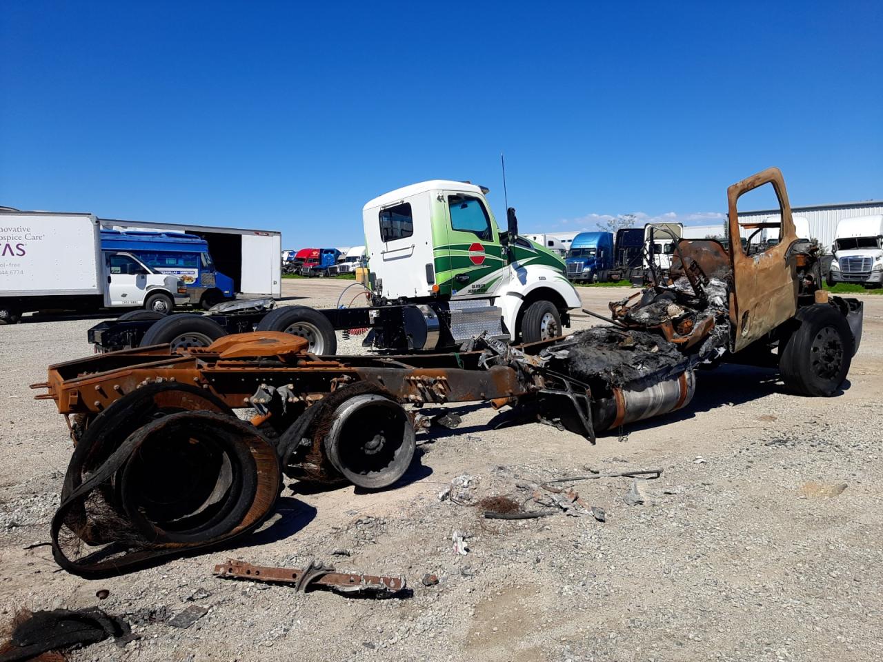 2020 FREIGHTLINER CASCADIA 126 VIN 3AKJHHDR2LSLL0677 photo 4