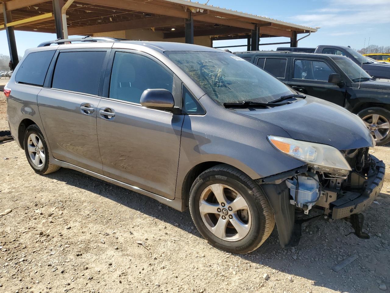 2018 Toyota Sienna le VIN 5TDKZ3DC1JS929696 photo 4