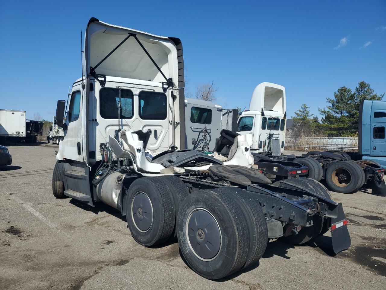 2024 FREIGHTLINER All other VIN 3AKJHLDV4RSUY3201 photo 3