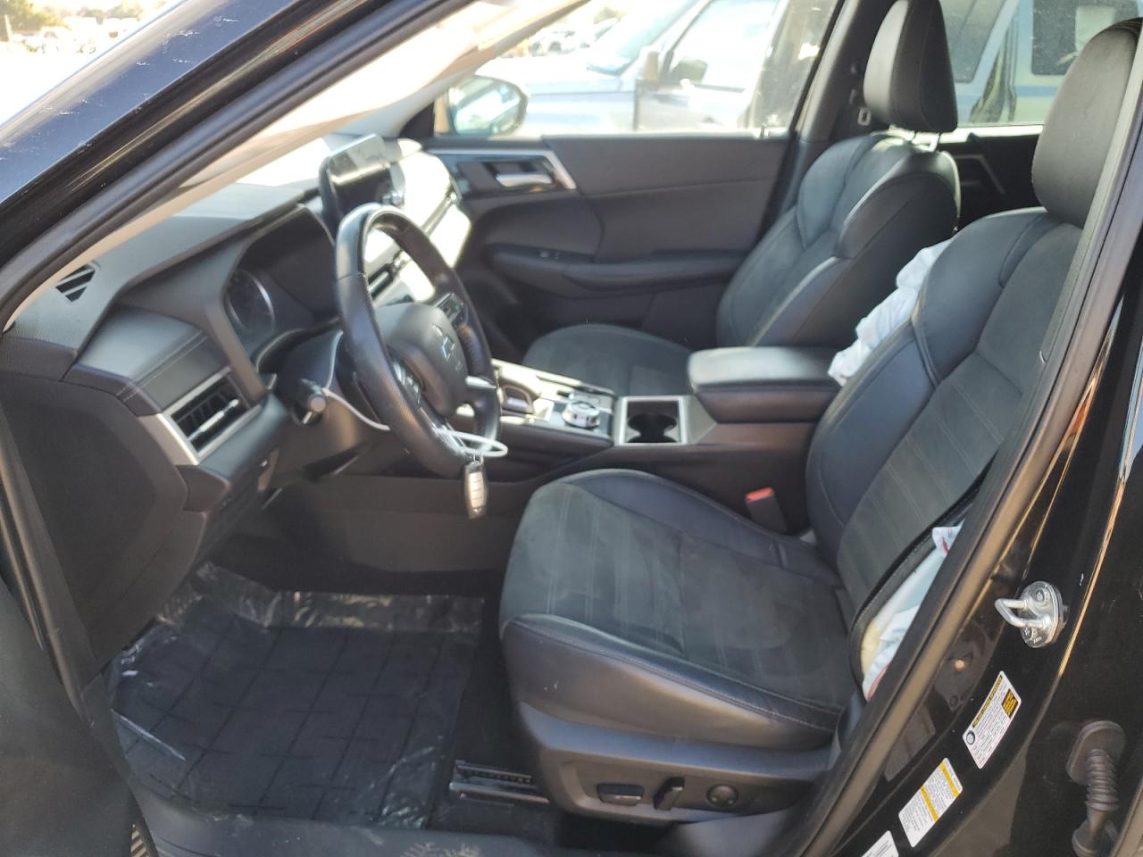 2023 Mitsubishi Outlander VIN JA4J3UA88PZ026420 photo 7