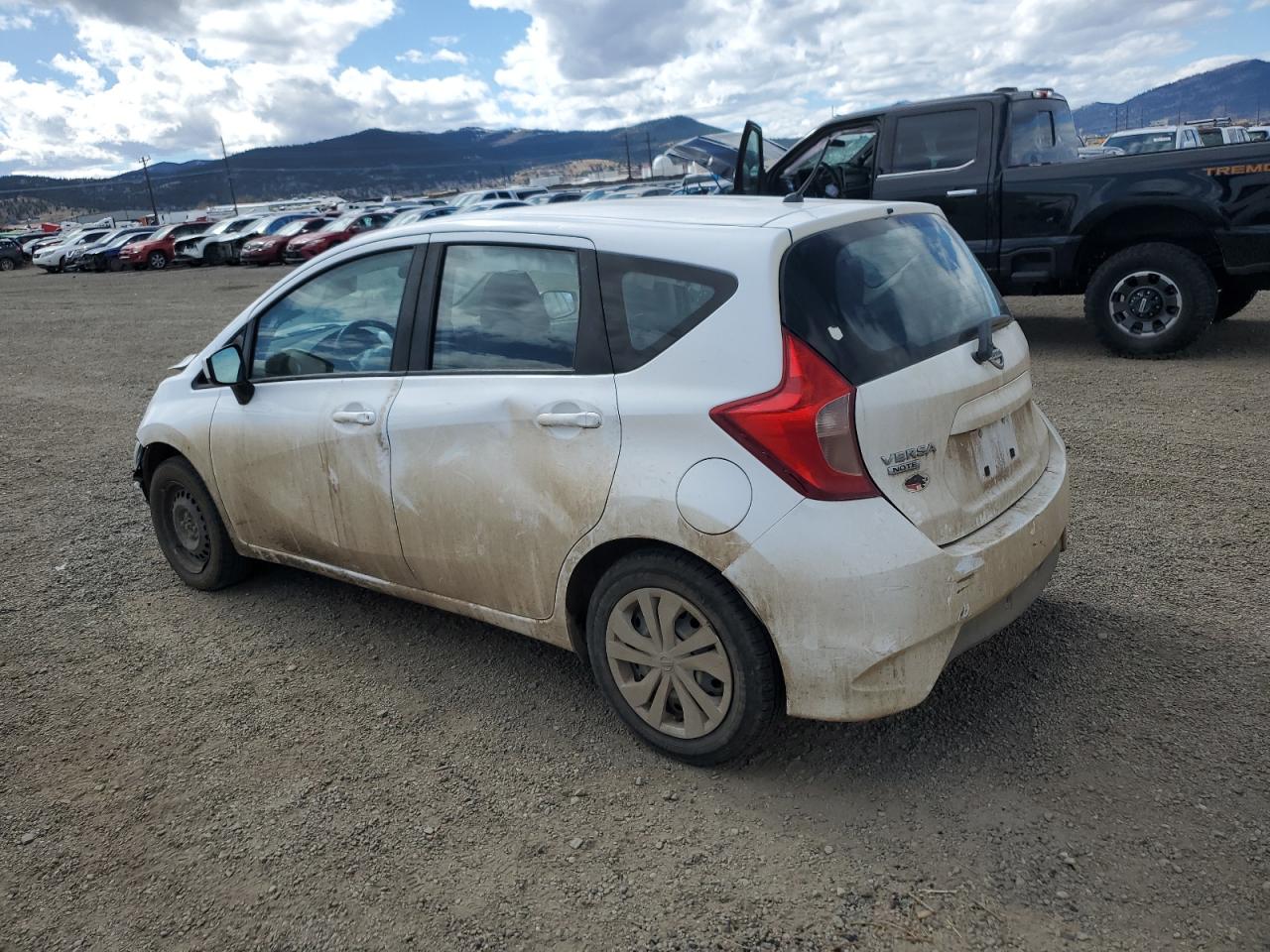 2019 NISSAN Versa note VIN 3N1CE2CP9KL363120 photo 2