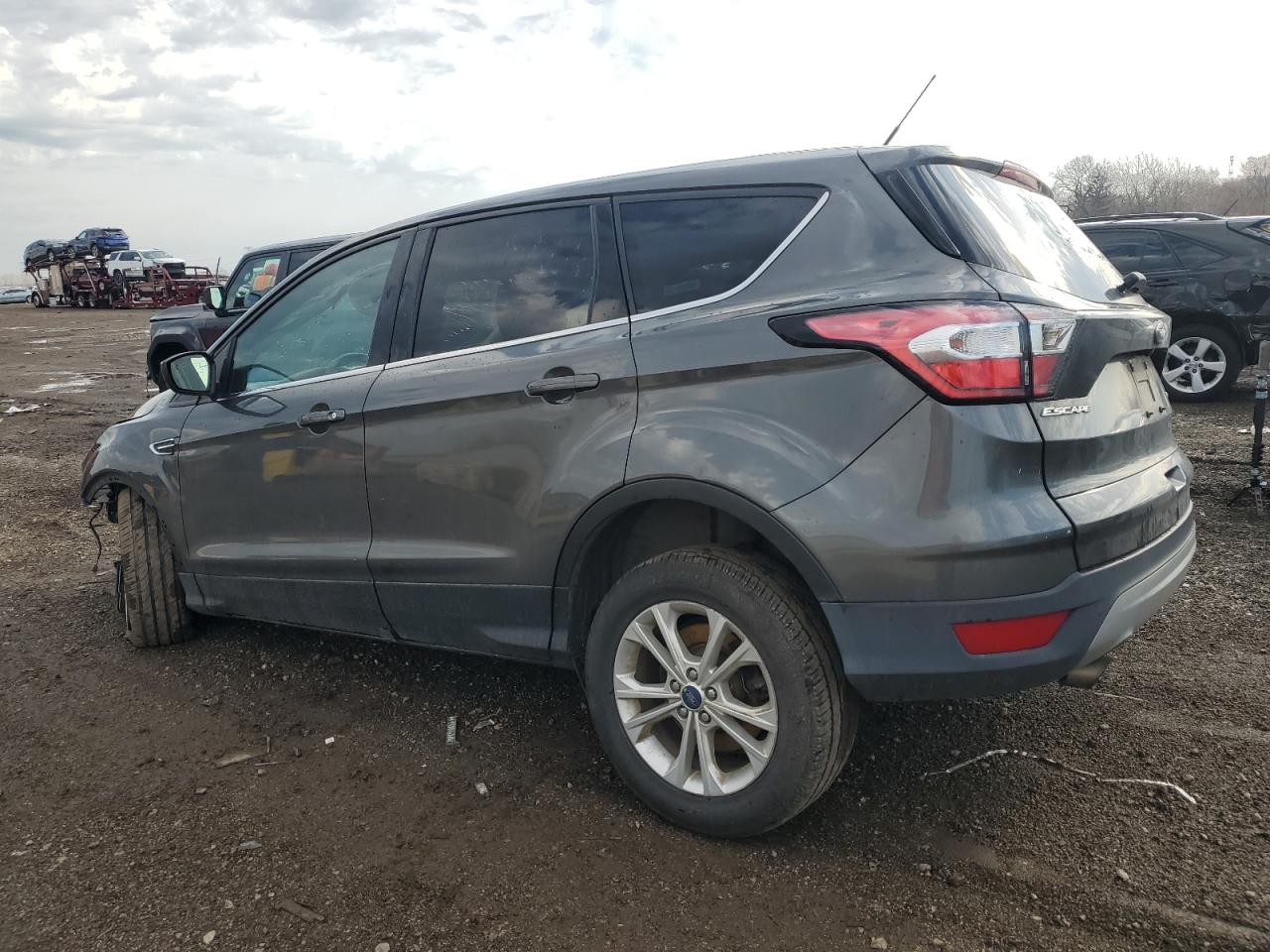 2017 Escape VIN 1FMCU0GD3HUD06233 photo 2