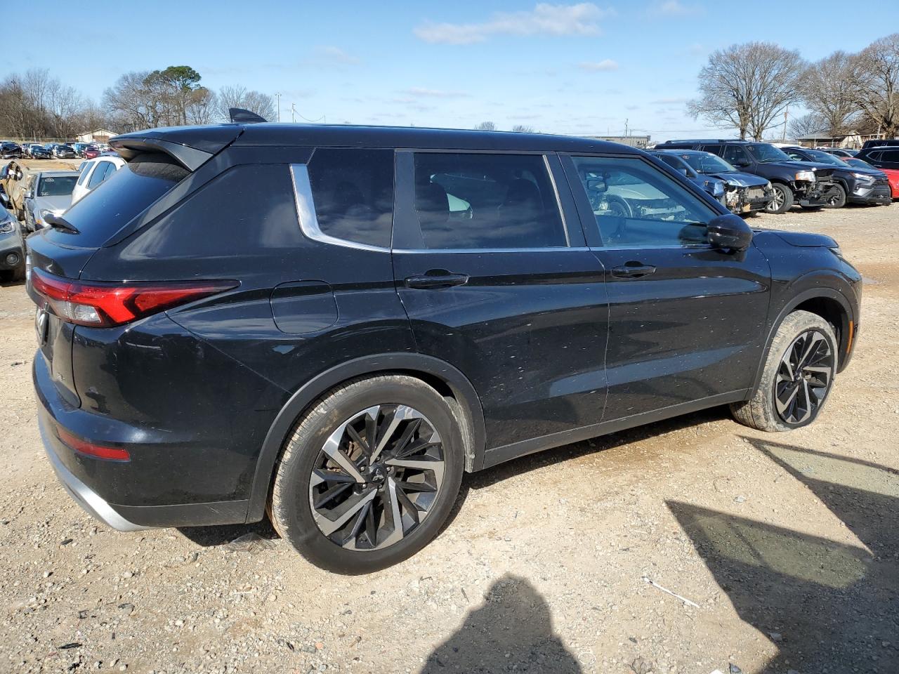 2023 Mitsubishi Outlander VIN JA4J3UA88PZ026420 photo 3