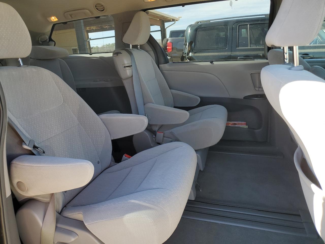 2018 Toyota Sienna le VIN 5TDKZ3DC1JS929696 photo 11