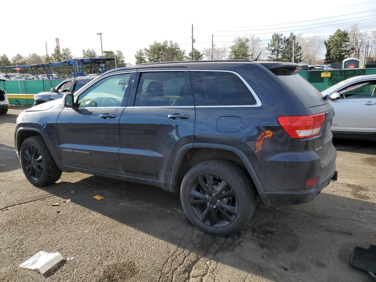 2013 Jeep Grand cher VIN 1C4RJFAT2DC562180 photo 2