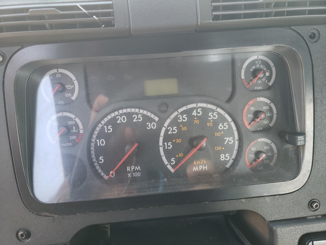 2011 FREIGHTLINER All other VIN 1FUJGEDR6BSAV3259 photo 8