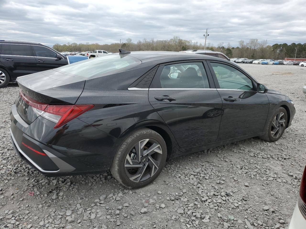 2024 Hyundai Elantra VIN KMHLS4DG8RU711940 photo 3
