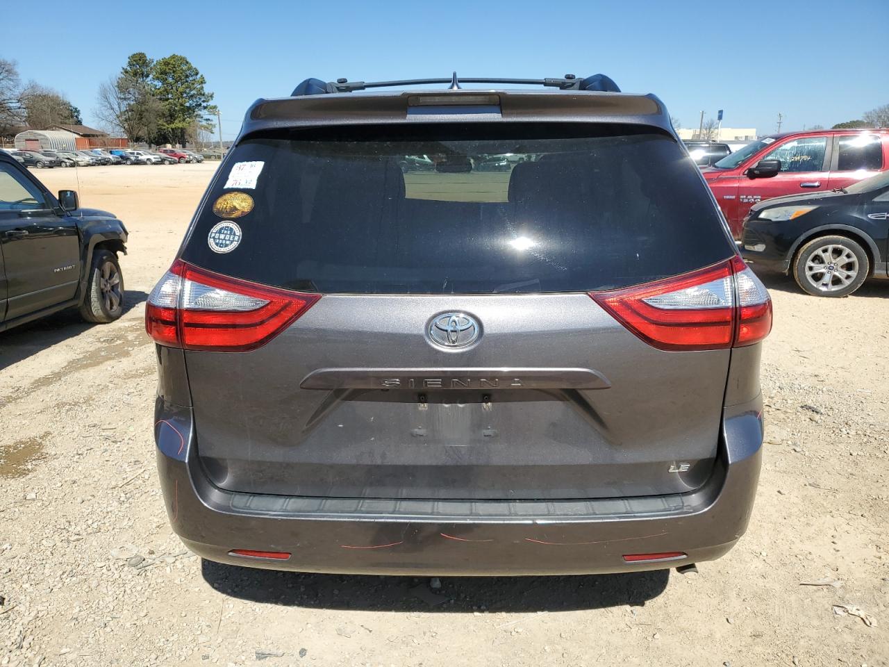 2018 Toyota Sienna le VIN 5TDKZ3DC1JS929696 photo 6