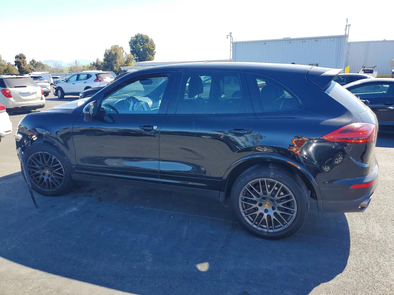 2017 Porsche Cayenne VIN WP1AA2A23HKA90305 photo 2